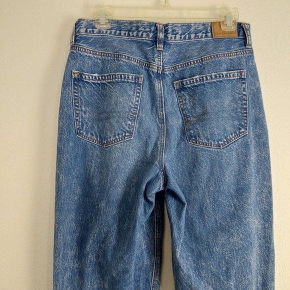 American Eagle High Rise Mom Jeans Size 6 High Rise Acid Wash Blue Medium Wash. - Picture 8 of 11
